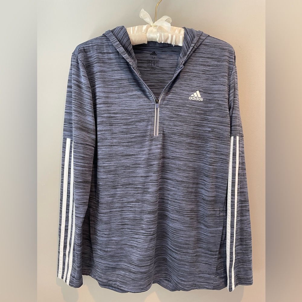 ADIDAS women’s 1/4 zip active light weight hoodie. Size M. EUC